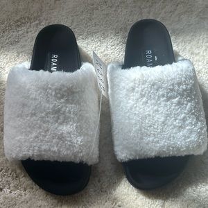 NWT ROAM women's shearling fuzzy slide